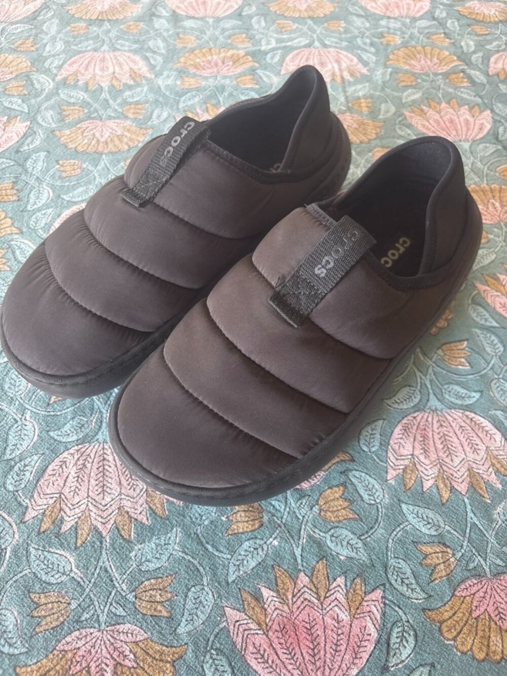 Crocs Black Puffy Faux Fur Lined Slippers M9/W11